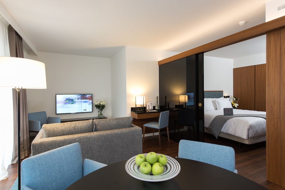Executive Suite (Old Town)