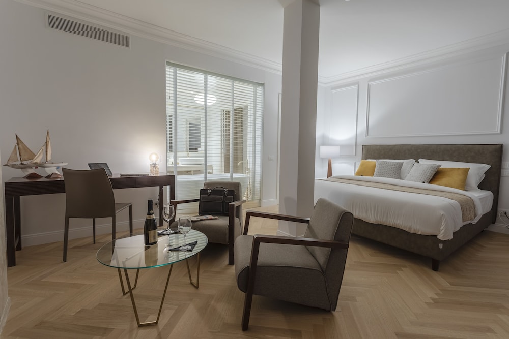 Deluxe Suite - Photo 3