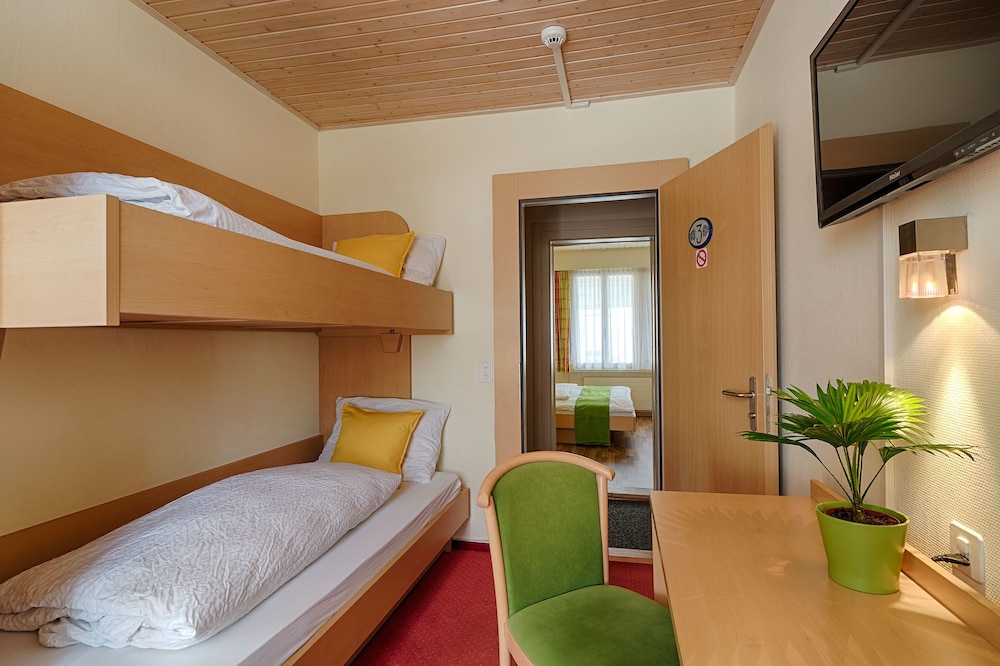 Double Room, Shared Bathroom (Bunk Bed) photo 2