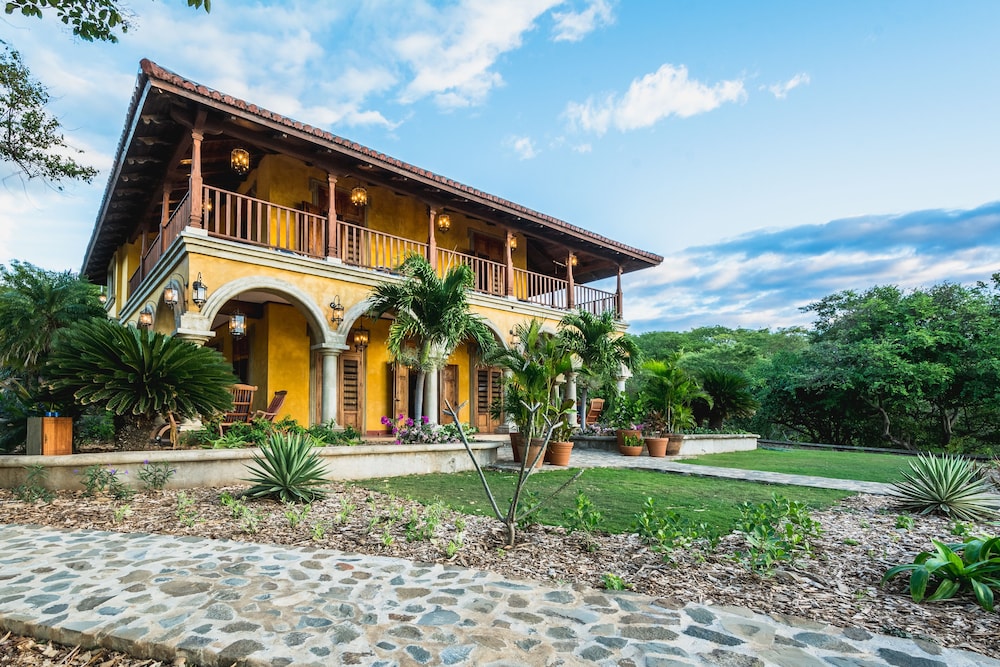 Casa Los Perros- Adventure
