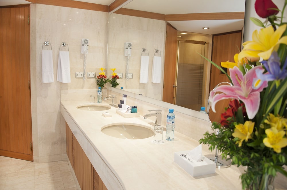 Premium Suite, 1 King Bed - Photo 8
