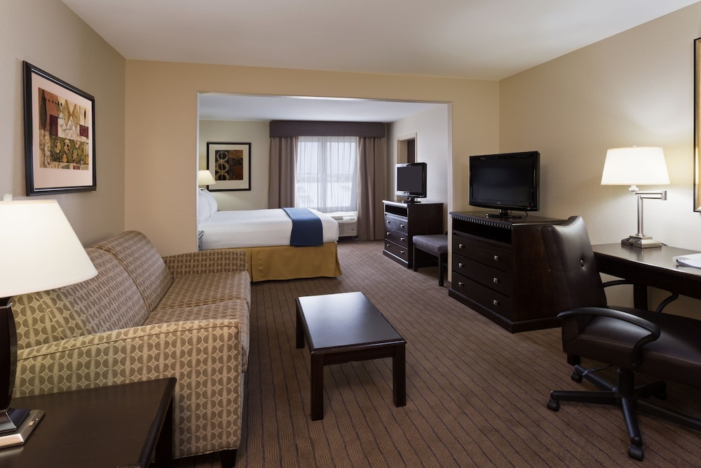 Suite, 1 King Bed, Accessible (Communications) - Photo 2