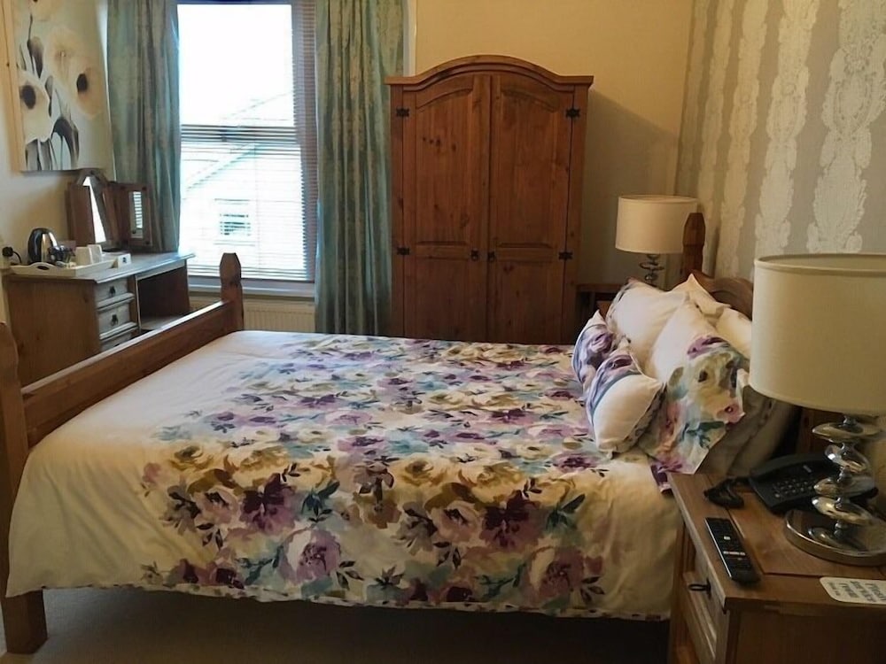 Signature Double Room, Ensuite (Bath and Shower) photo 1