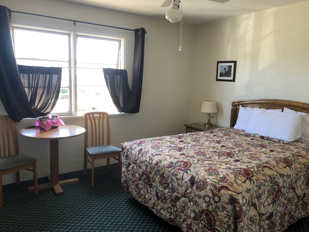 Standard Single Room, 1 Queen Bed - Photo 9