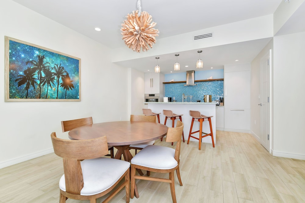 One Bedroom Suite, 1 King Bed with Sofa bed, Kitchen, Oceanfront (Residence) - Photo 2