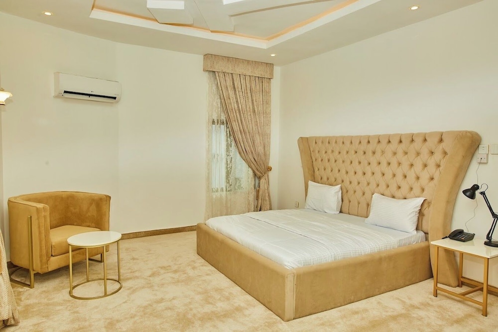 Deluxe Room, Balcony, City View photo 3
