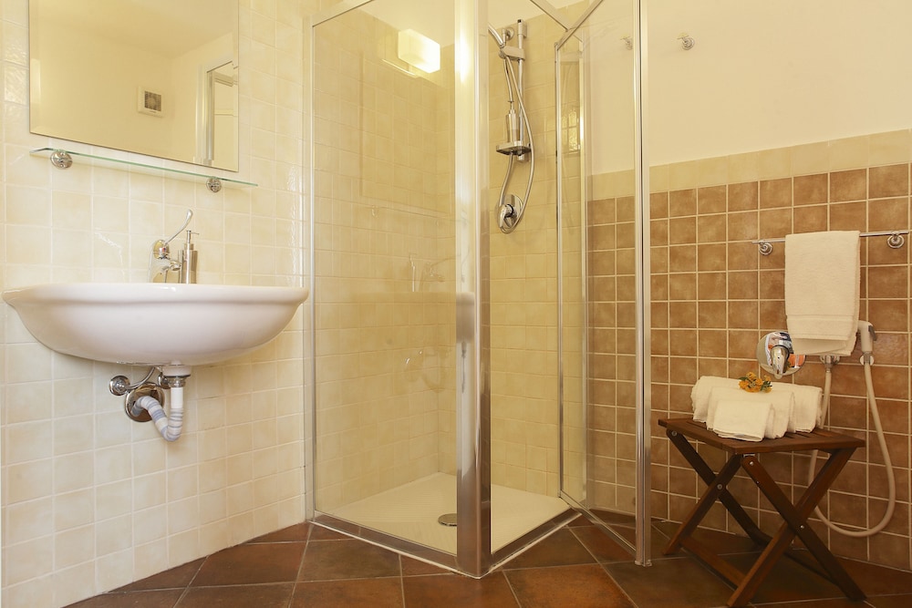 Economy Double or Twin Room photo 3
