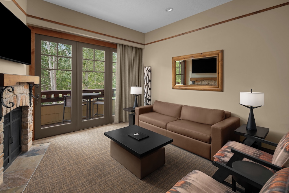 Executive Suite, 1 King Bed, Balcony - Photo 4