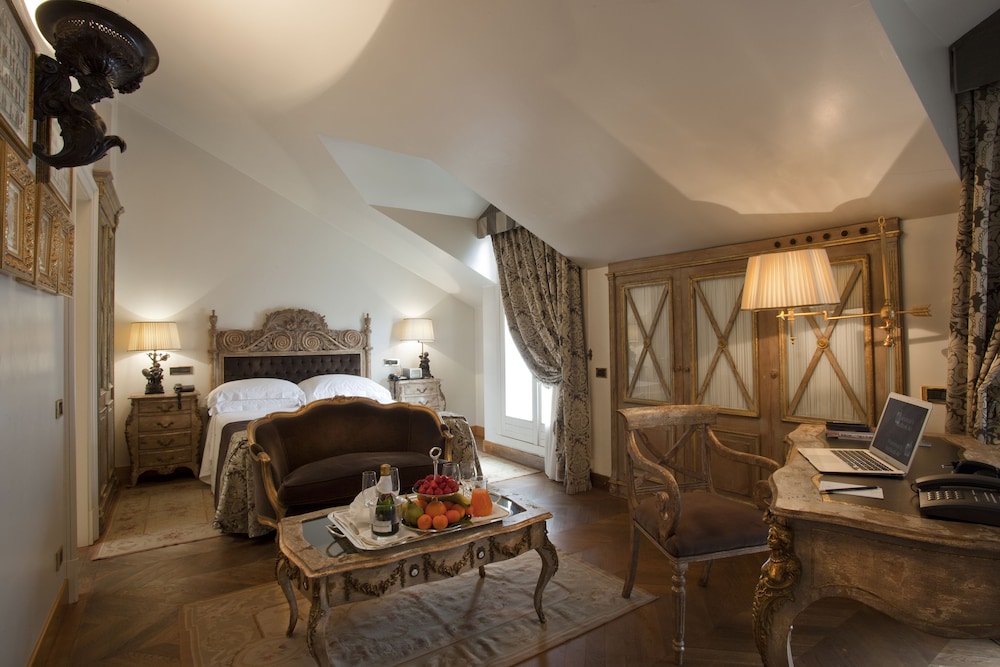 Deluxe Room - Photo 3