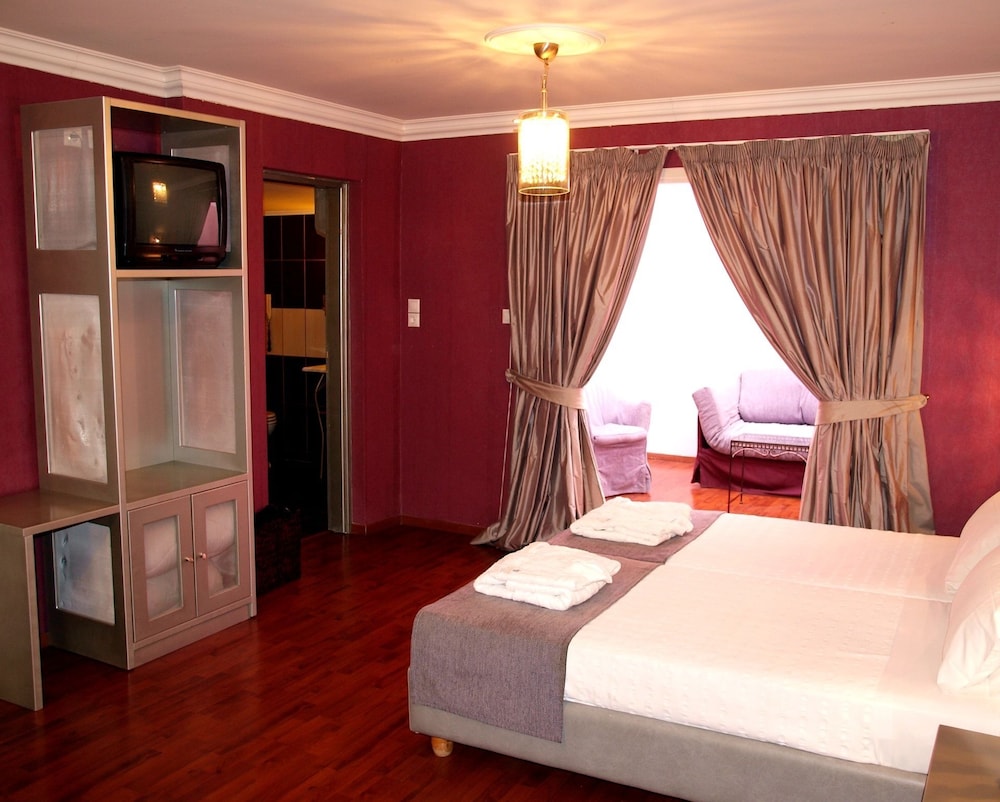 Executive Suite - Photo 3