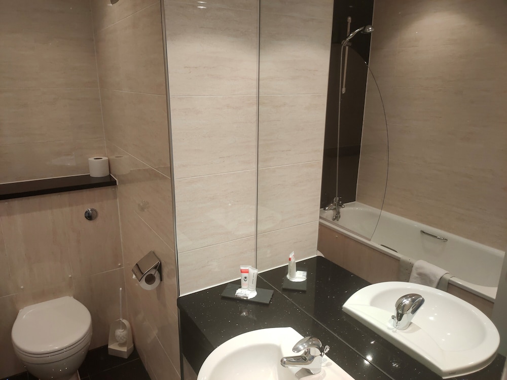 Junior Suite, 1 Queen Bed, Non Smoking (with Sofabed) - Photo 5