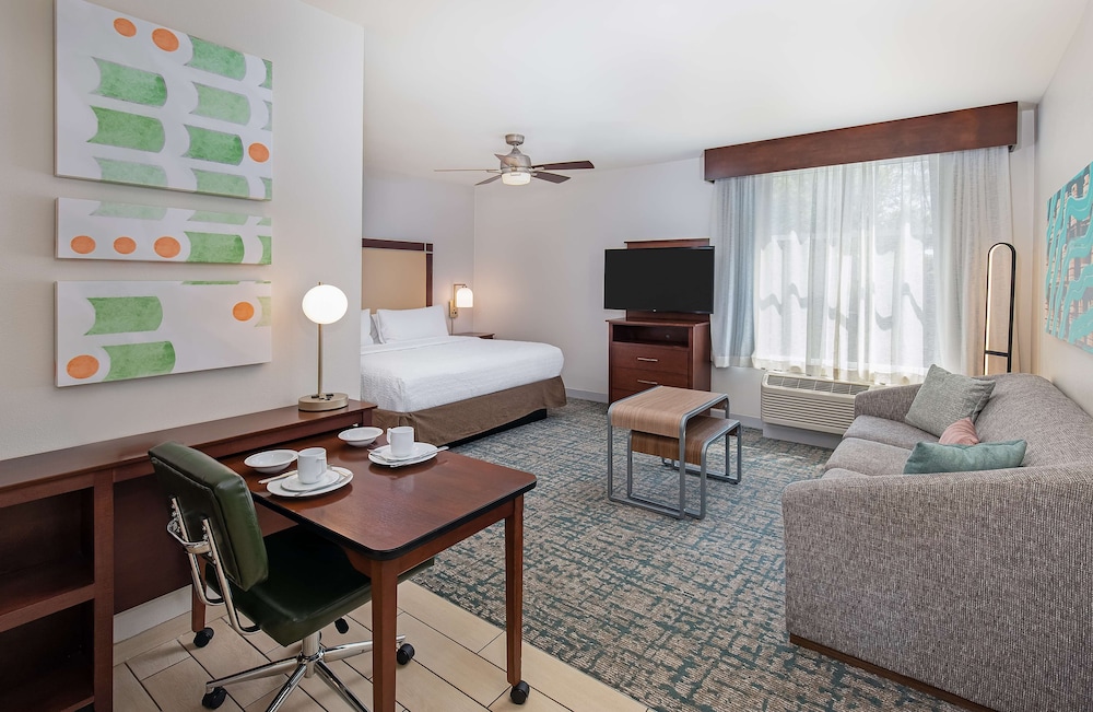 Studio, 1 King Bed with Sofa bed, Accessible (Roll In Shower)