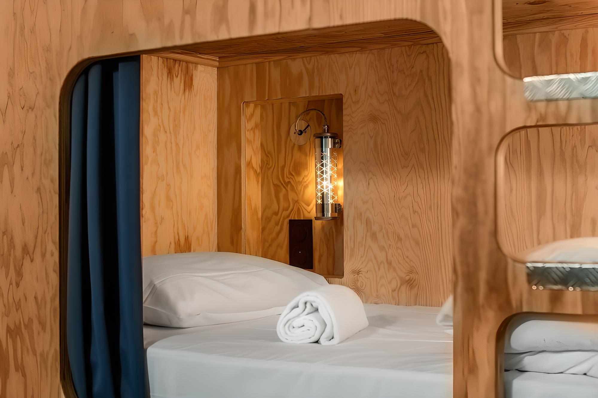 Eklo bed in dormitory for men only