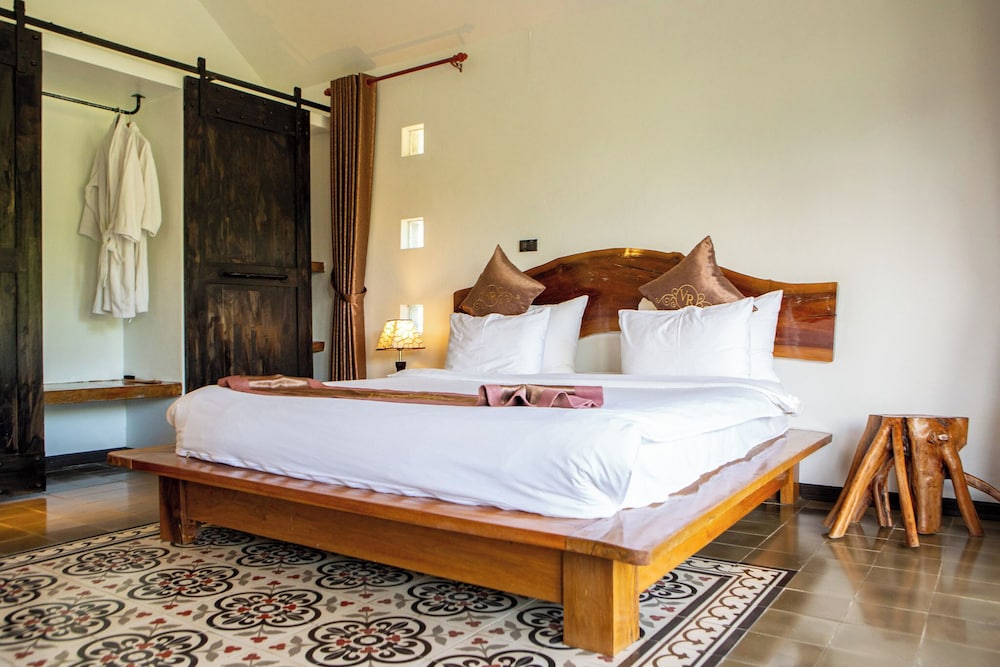 Luxury Villa, 1 King Bed, Pool View, Poolside photo 3