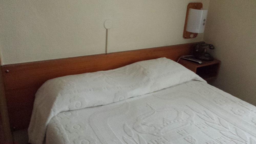 Basic Double Room, Shared Bathroom photo 1