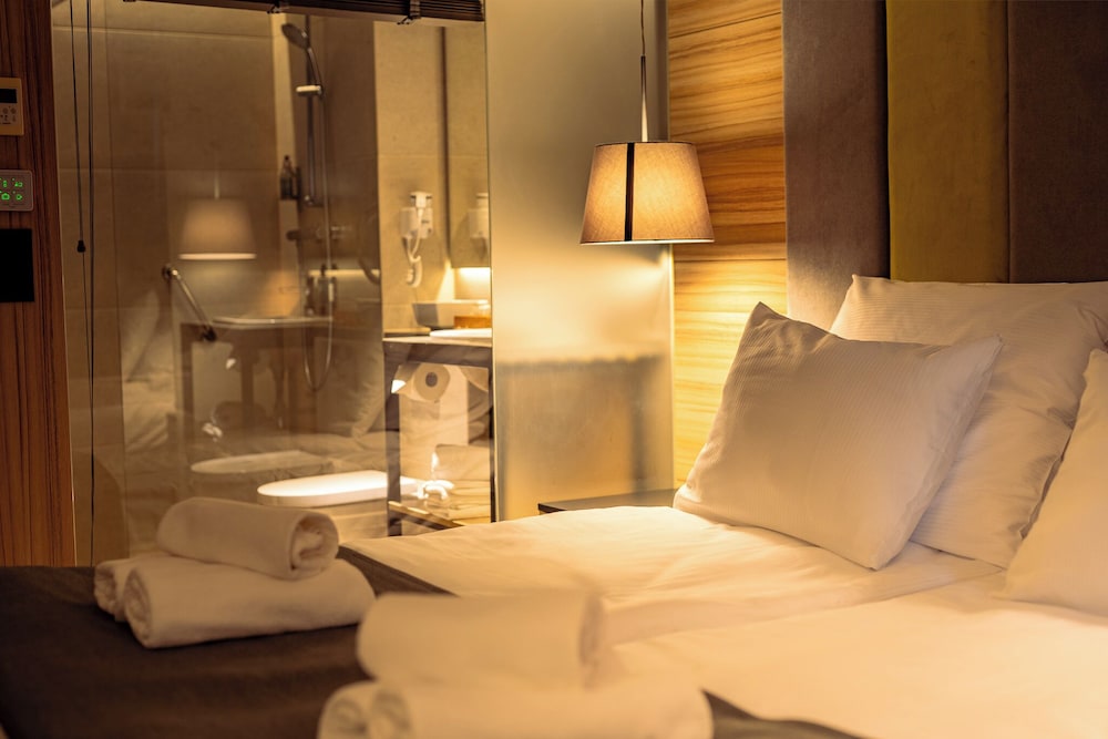 Deluxe Triple Room, Balcony, Courtyard View