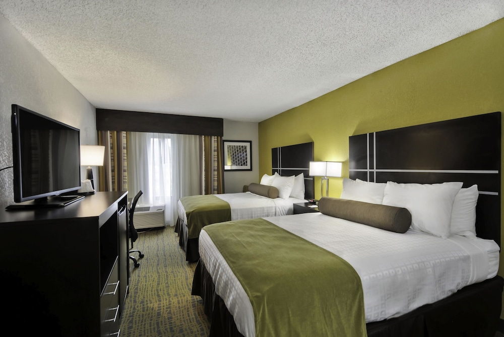 Standard Room, 2 Queen Beds, Non Smoking, Refrigerator & Microwave photo 1
