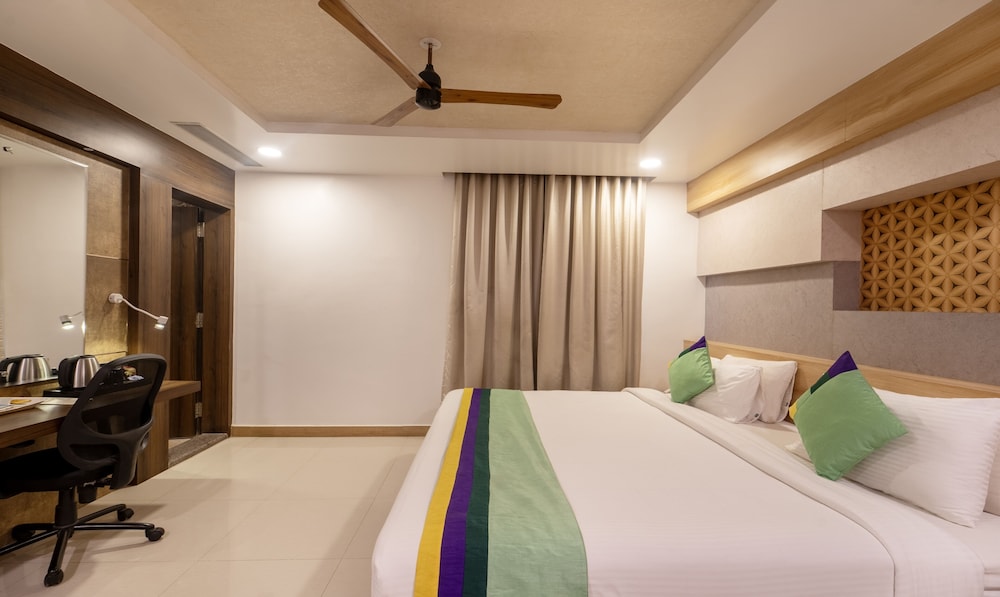 Deluxe Room - Photo 5