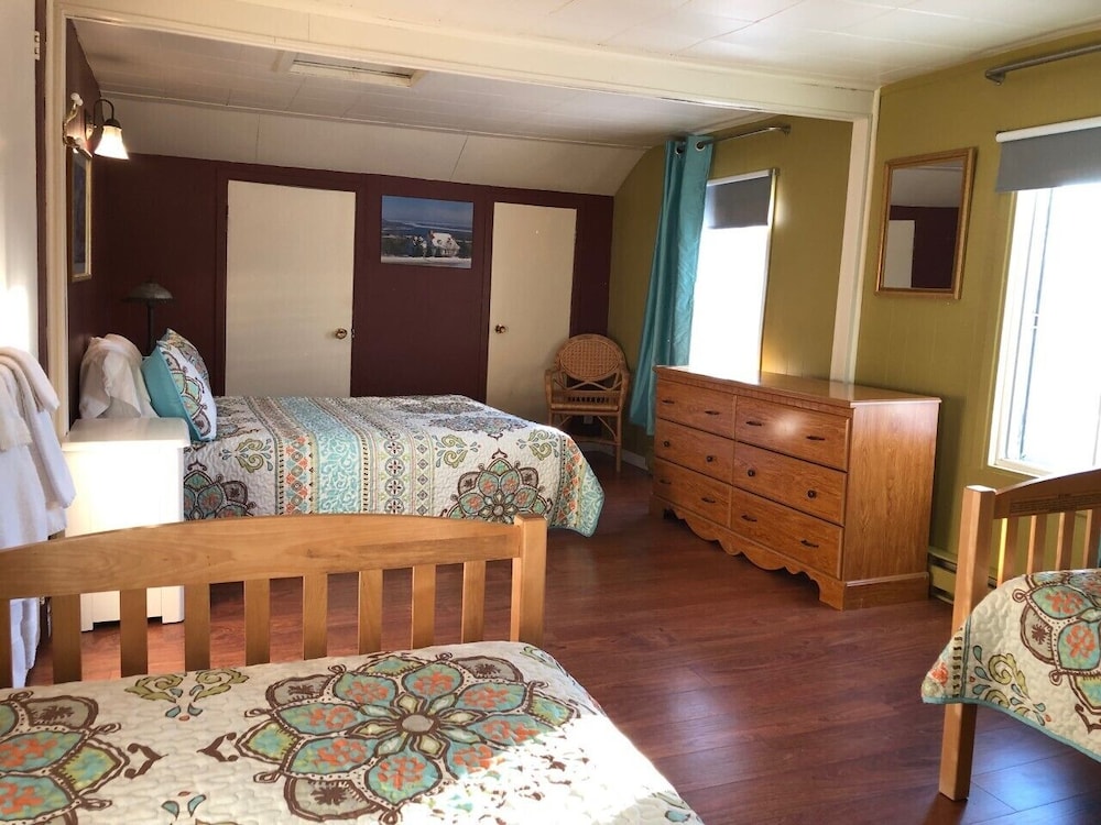 Family Chalet, 4 Bedrooms, Accessible, 2 Bathrooms photo 3
