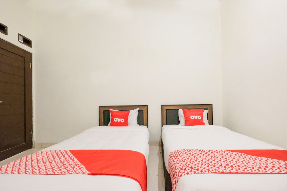 Standard Twin Room - Photo 1