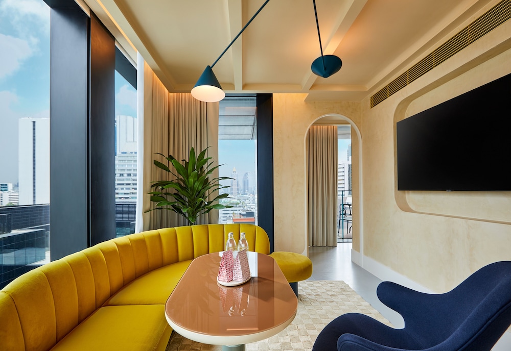 Suite, 1 King Bed, Balcony