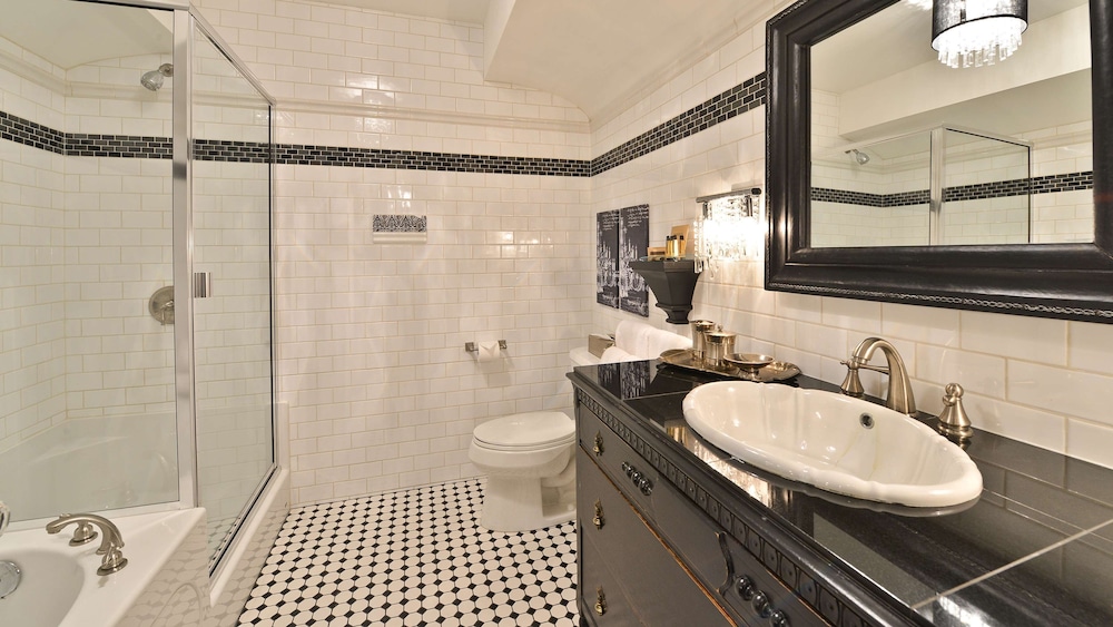 Suite, 1 King Bed, Non Smoking (Railcar) - Photo 4