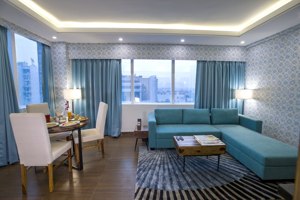 Suite - Photo 4