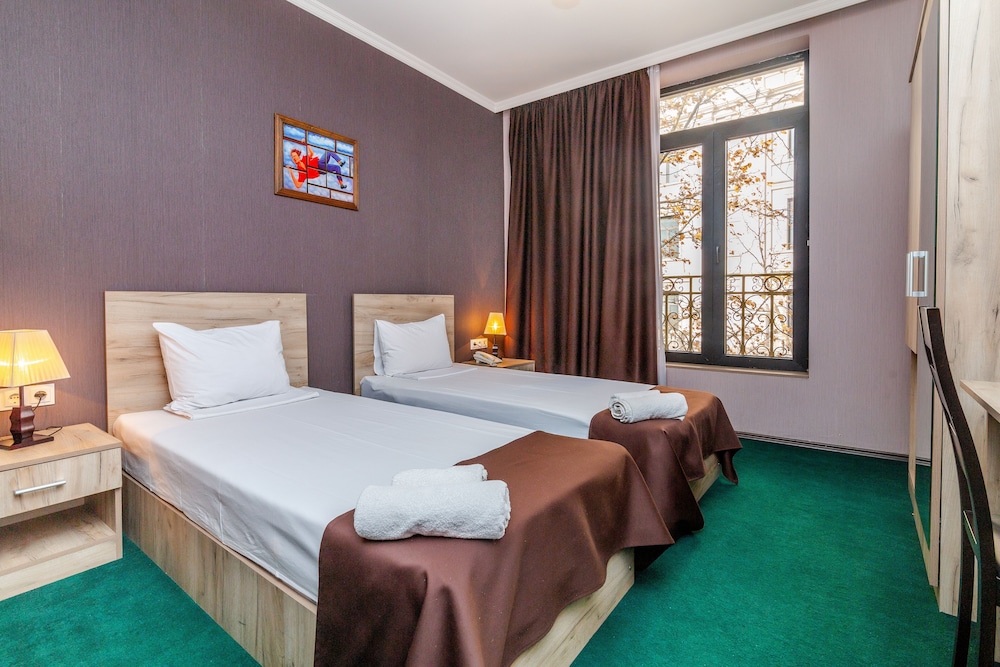 Comfort Twin Room, City View photo 2
