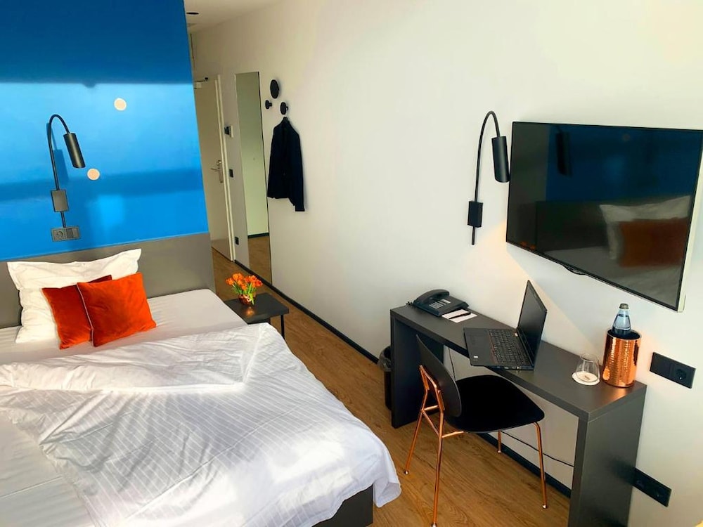 Business Single Room, 1 Queen Bed photo 2