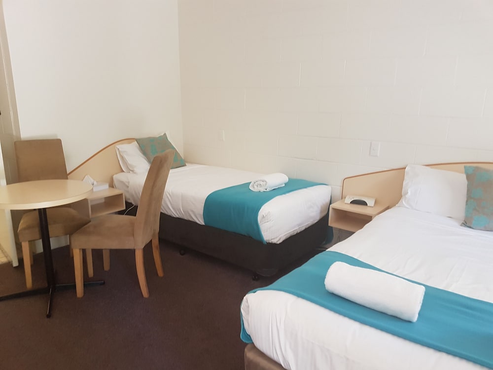 Standard Suite, 1 Bedroom, Non Smoking (Twin Share Room) photo 1