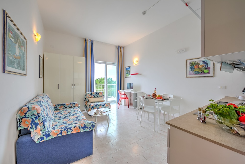Family Studio, Multiple Beds, Sea View, Sea Facing (Frontline Beach 3 - M3 - Near To The)