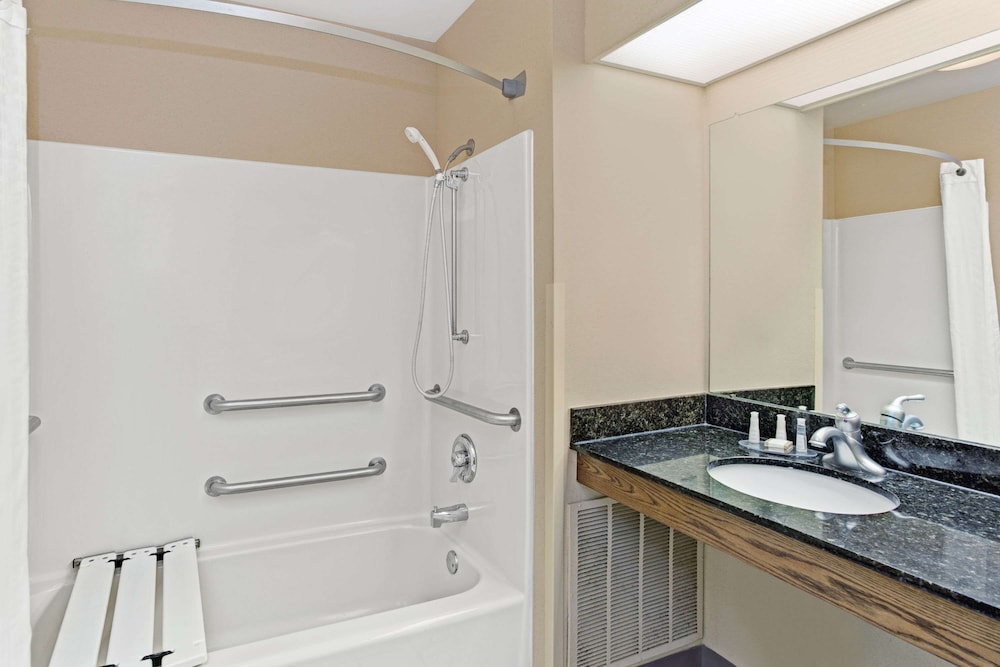 Room, Accessible - Photo 3