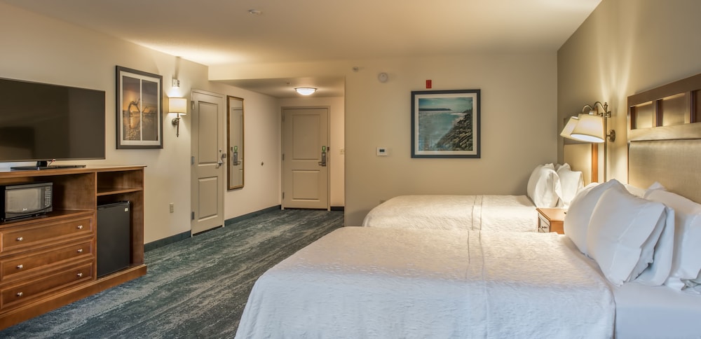 One King Bed, Non-Smoking, Accessible photo 3