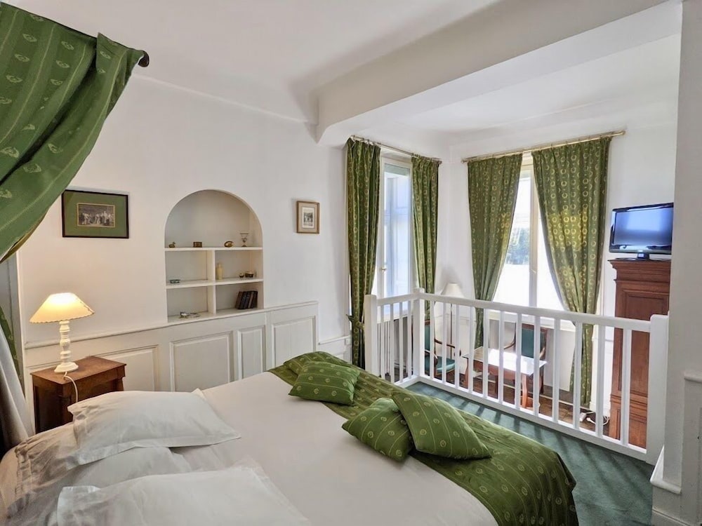 Superior Double or Twin Room photo 3
