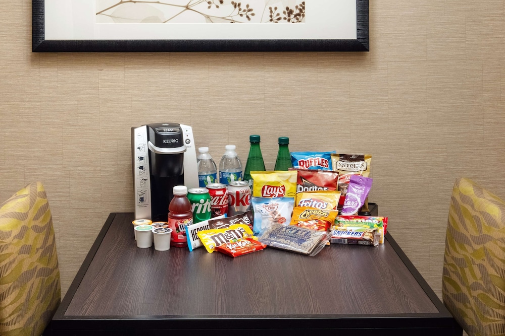 Premium Suite, Non Smoking, Refrigerator & Microwave (2 Queens with Sofabed) - Photo 6
