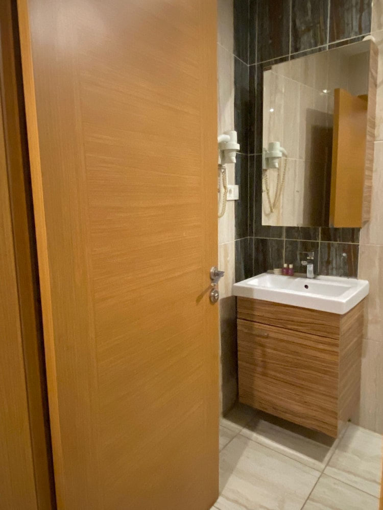 Deluxe Triple Room photo 3