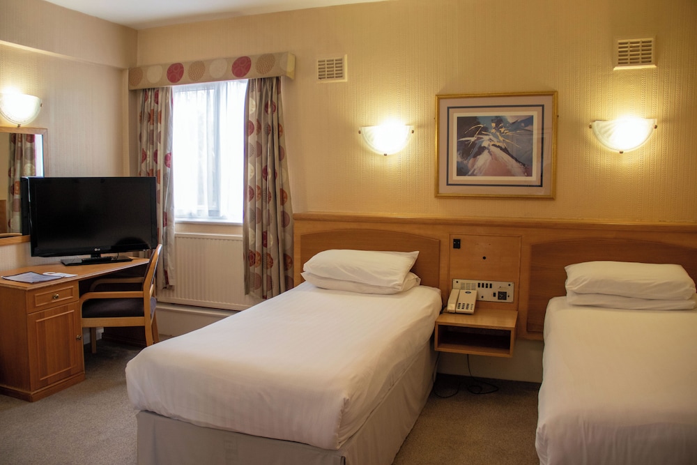 Basic Quadruple Room photo 2