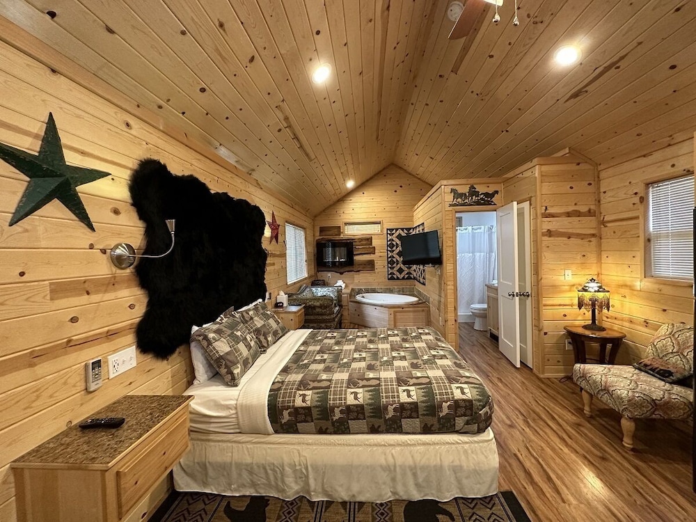 Cabin, 1 Queen Bed, Non Smoking, Jetted Tub photo 3