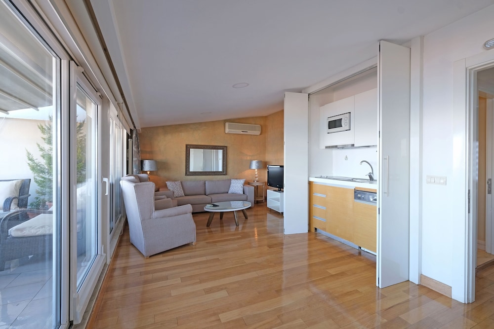 Apartment, 3 Bedrooms, Terrace, Sea View photo 2