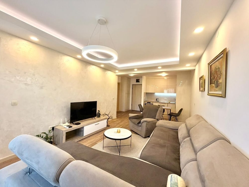 Luxury Apartment, Balcony, City View