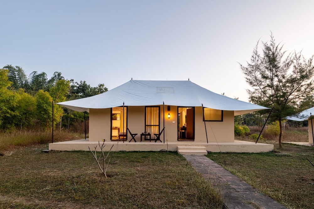Luxury Tent, 1 King Bed, Pool View photo 3