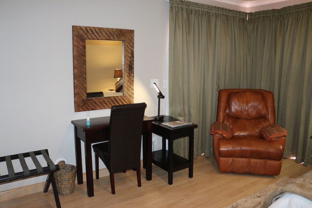 Luxury Double Room, 1 Queen Bed, Bathtub photo 3