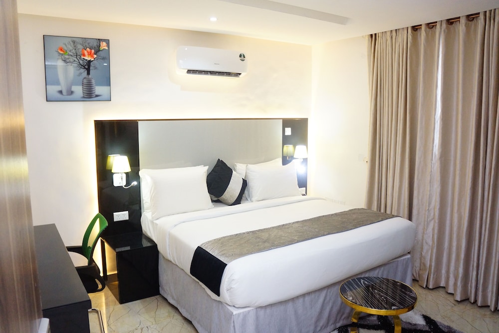Deluxe Room - Photo 21