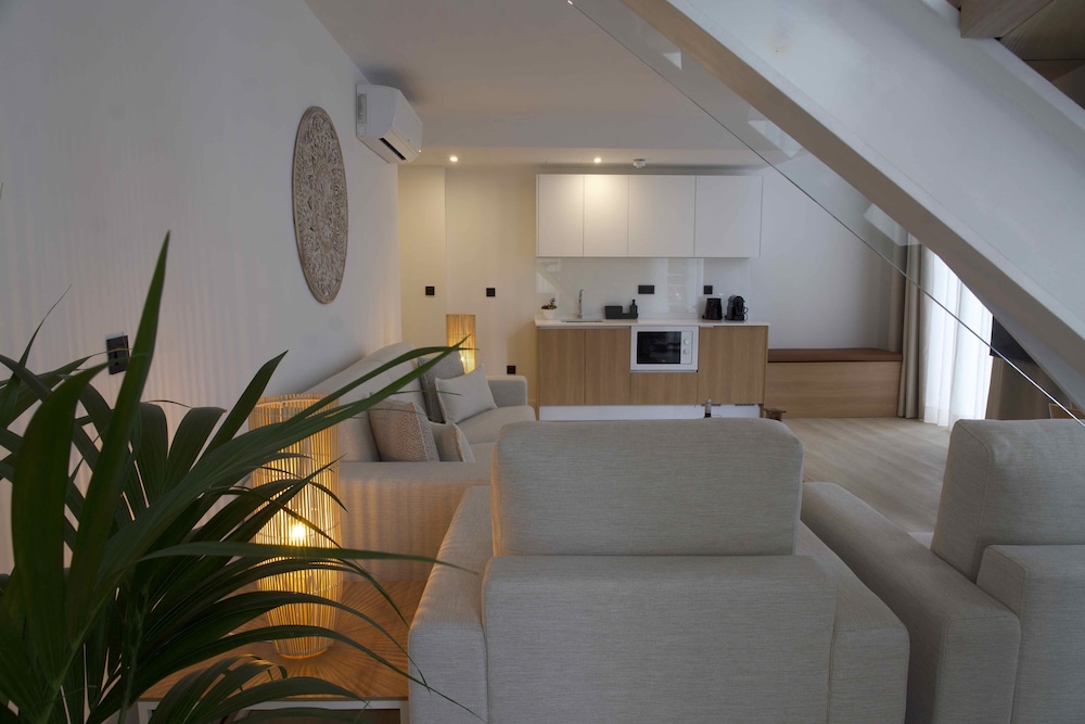 Loft Supreme Executive - Photo 1