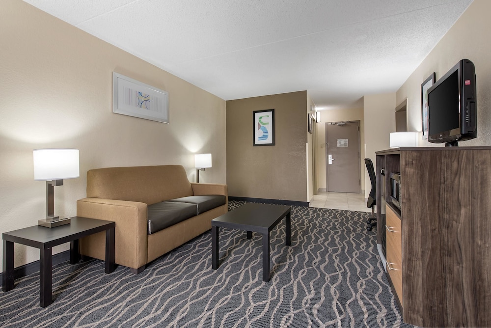 Suite, Multiple Beds, Non Smoking - Photo 3