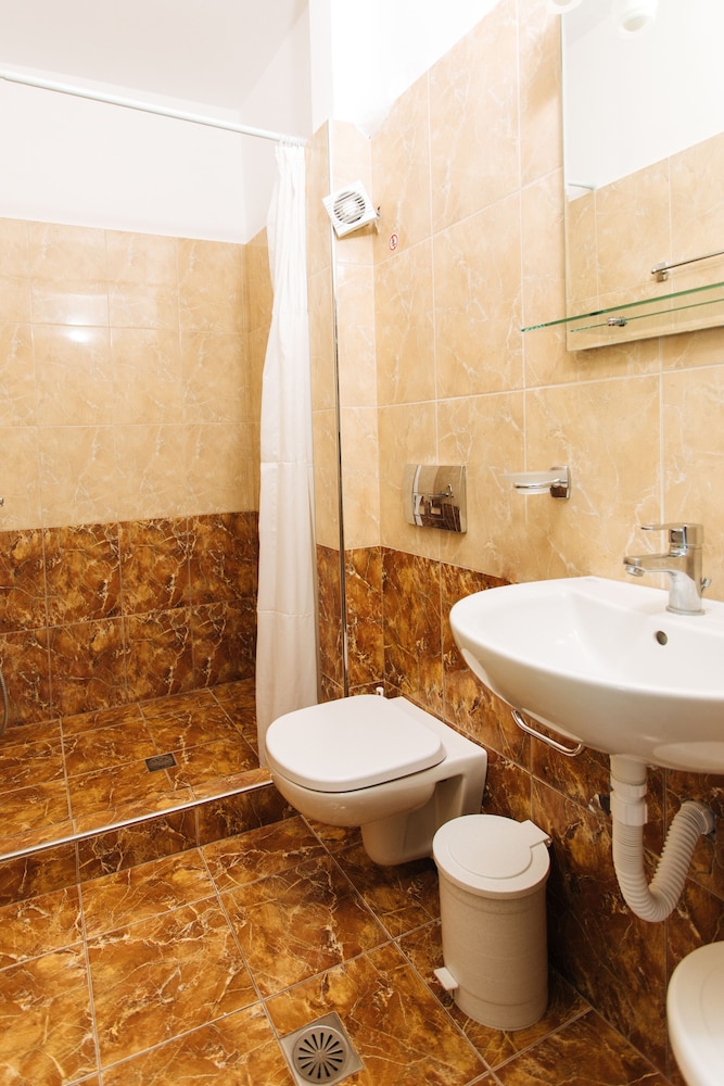 Triple Room - Photo 12