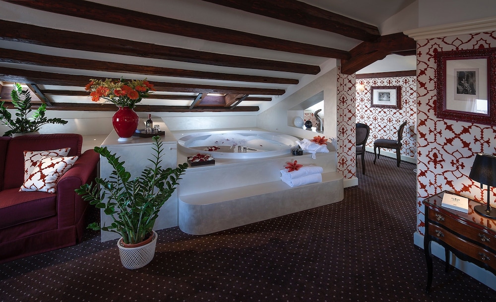 Junior Studio Suite, Lagoon View - Photo 14