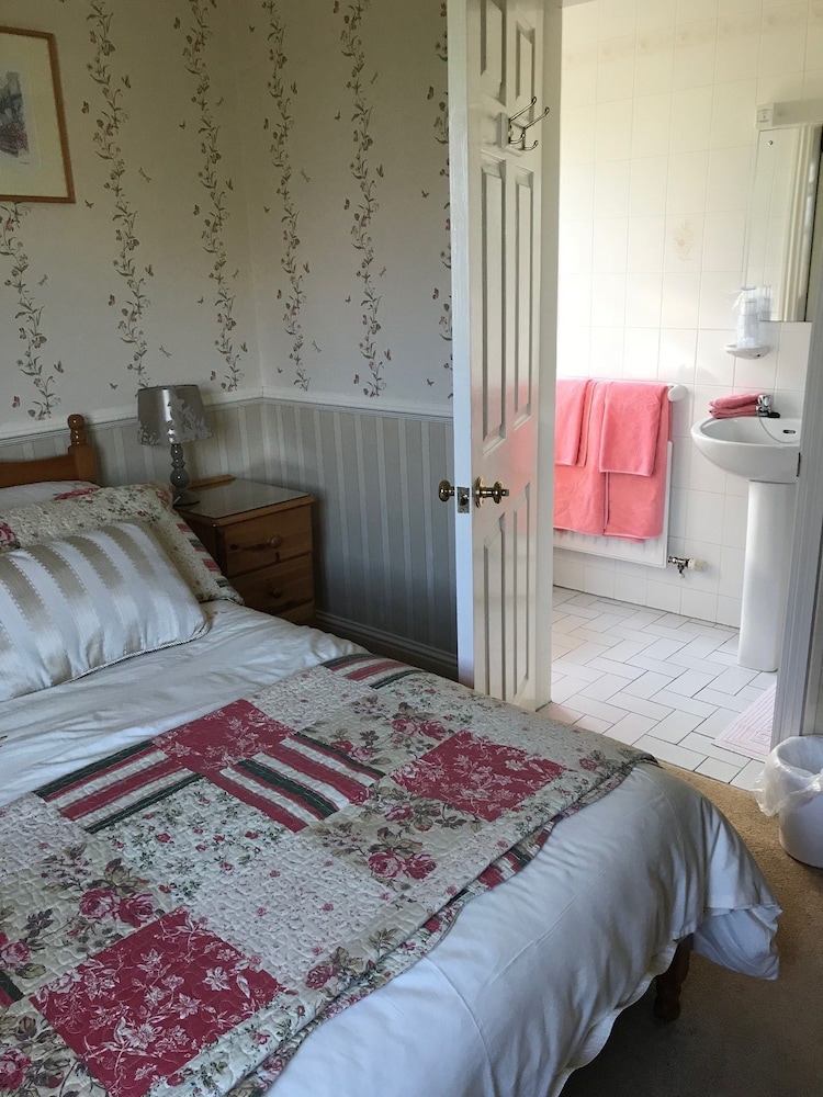Classic Triple Room, Lake View photo 3