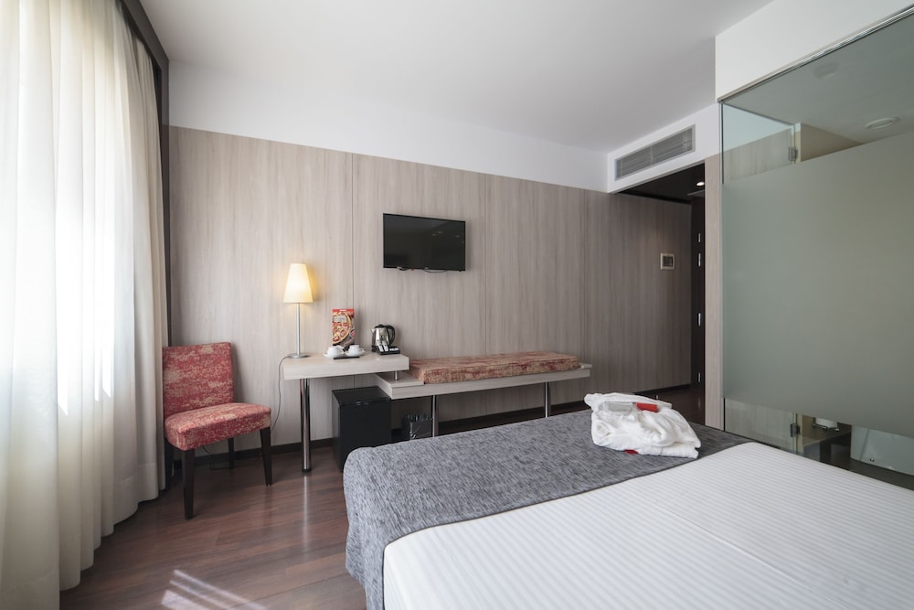 Double or Twin Room (Oferta Desayuno 2 pax) - Photo 3