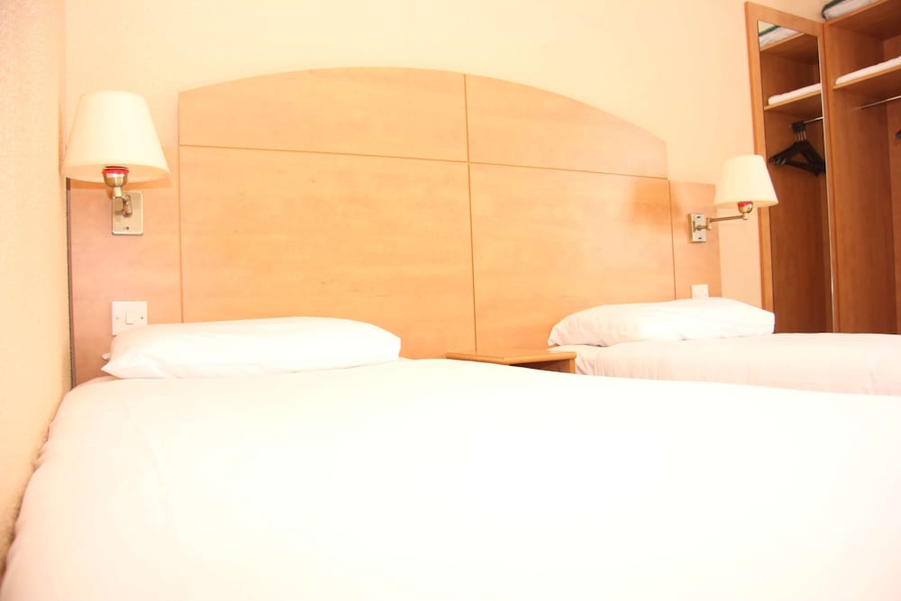 Standard Room, 2 Twin Beds photo 3